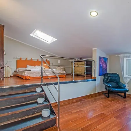 Villa Sleeps 12 With Pool Air Con And Wifi *