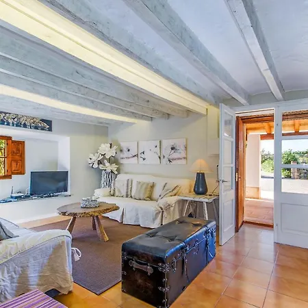 Sleeps 12 With Pool Air Con And Wifi