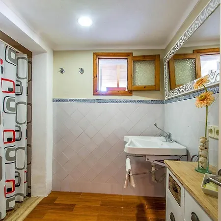 Villa Sleeps 12 With Pool Air Con And Wifi *