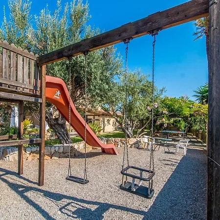 Sleeps 12 With Pool Air Con And Wifi